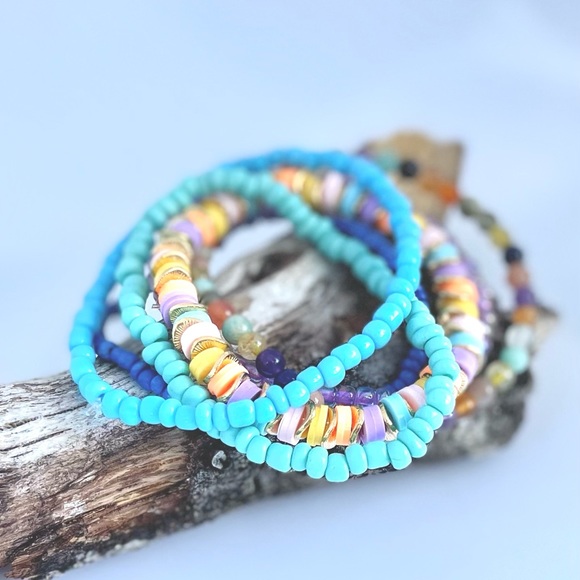 NWT “Circus Circus” Stackable 6 Piece Bracelet Set, Bundled Beaded Bracelets - Picture 4 of 4